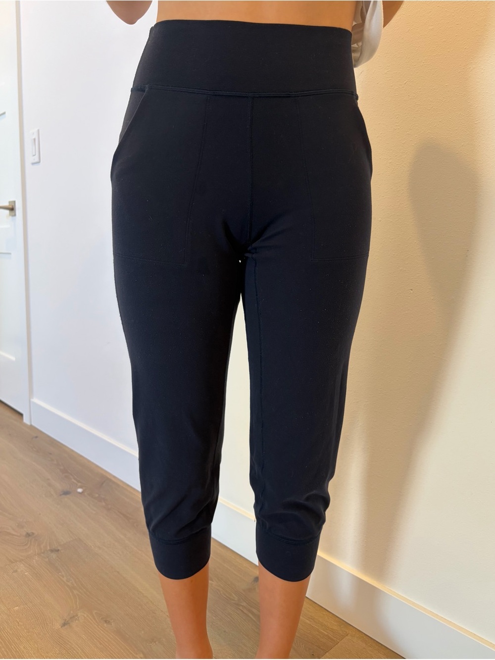 lululemon athletica navy blue cropped capri jogger leggings